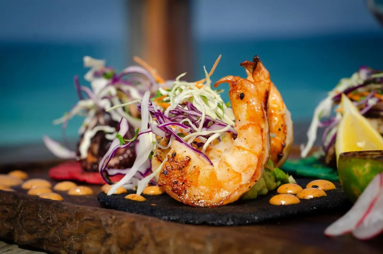 Gramercy Tulum 5*,